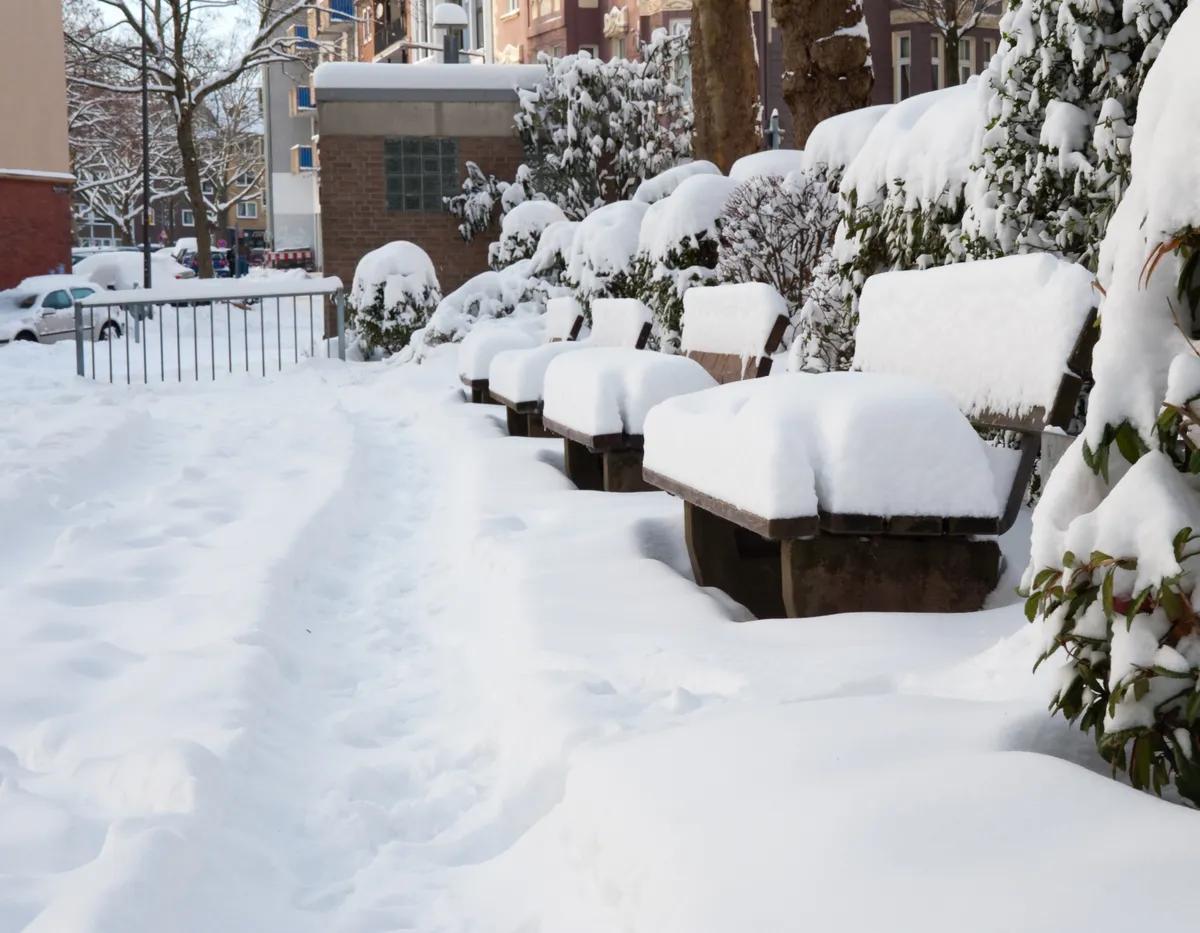 Sokakat érhet meglepetés: hóeltakarítás elmulasztása miatt akár 50 ezer forintos bírság is járhat