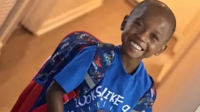 Halálra gázolta egy teherautó a rollerező 6 éves kisfiút