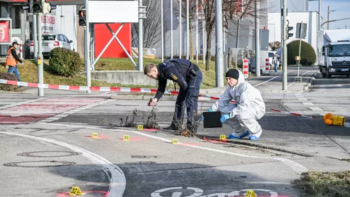 Hatalmas erőkkel vonult ki a rendőrség a Media Markthoz