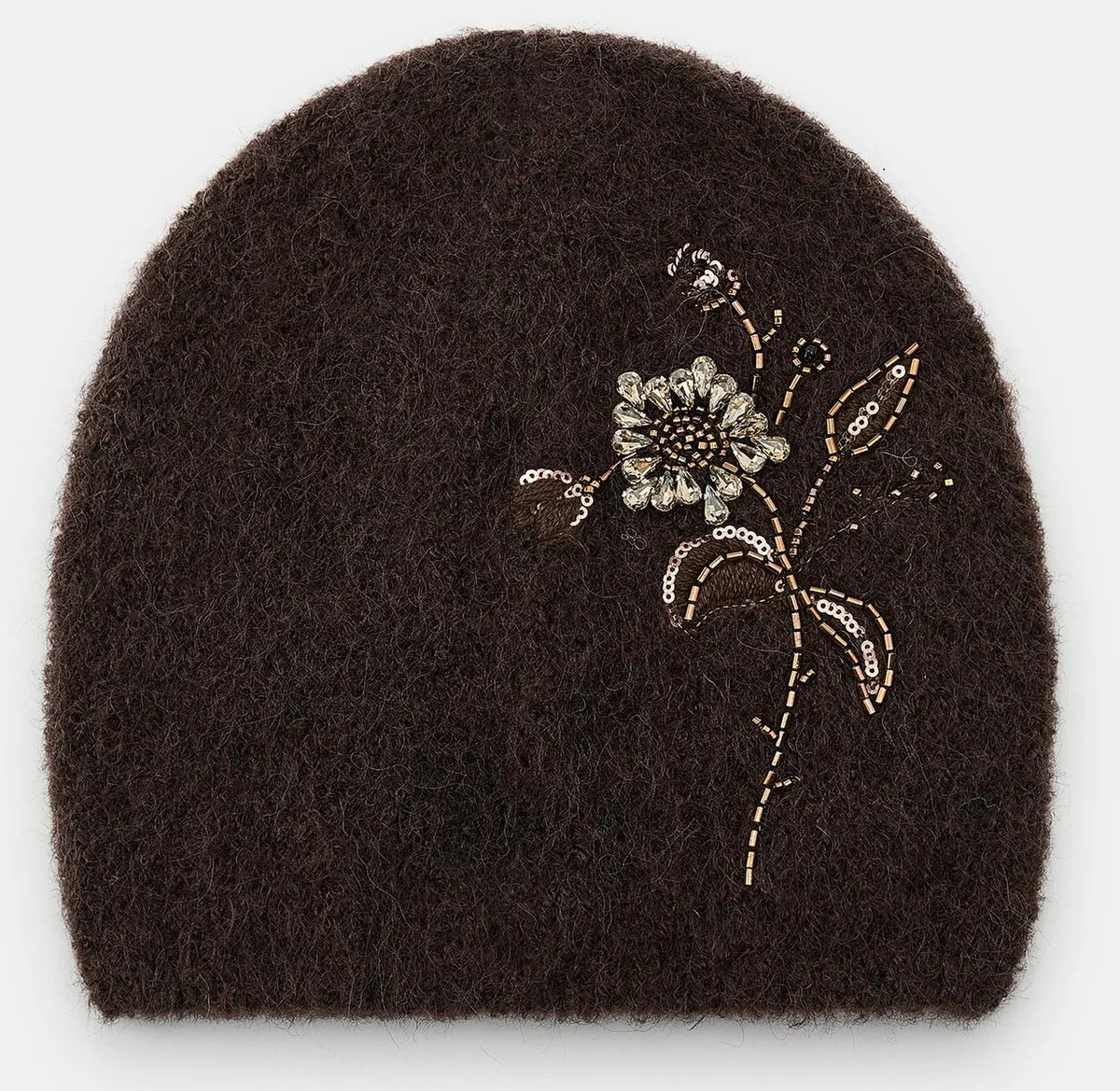 Téli kiegészítő: virágos sapka.