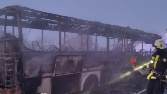 Porrá égett egy busz Békés vármegyében