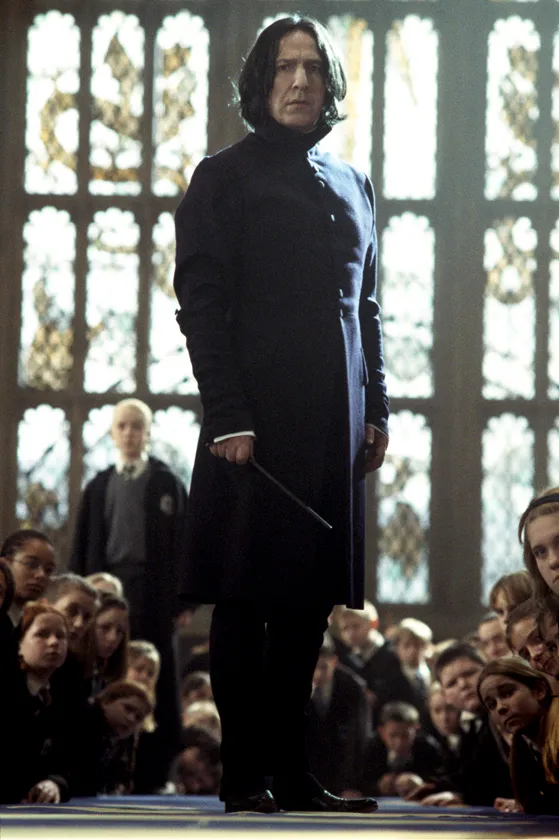 Alan Rickman Perselus Piton szerepében a Harry Potter és a titkok kamrája című filmben.