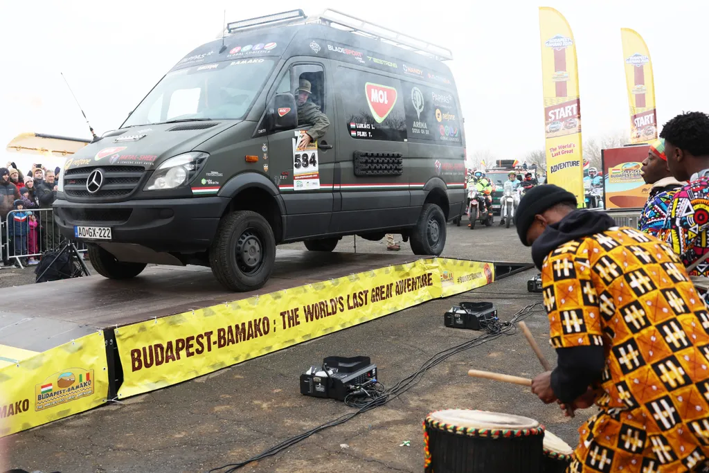 A Tankcsapda "turnébusza" elindul a 9000 kilóméteres útra