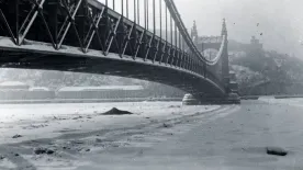 Retró galéria: Amikor a Duna teljesen befagyott - emlékszel még rá?