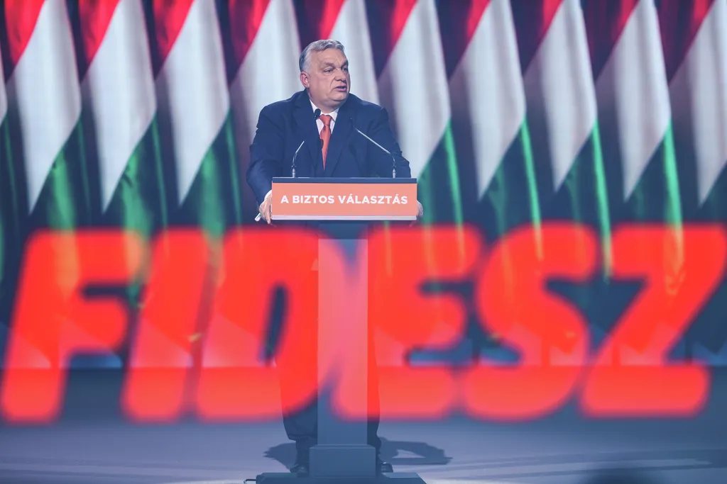 Orbán Viktor
2026_01_10
Budapest
fidesz kongresszus szelfi   vége
