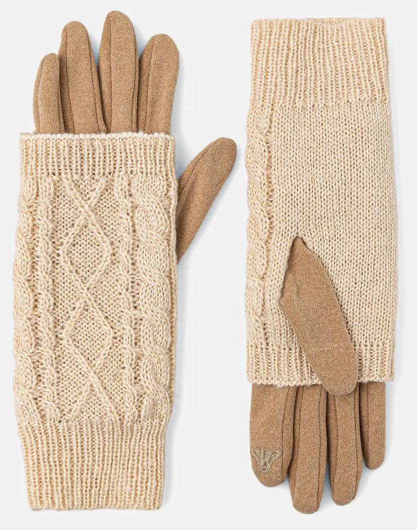 Téli kiegészítő: bézs kesztyű.