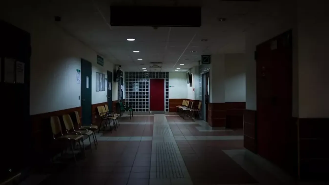 Anyja csak azt hitte, hogy motyog az ágyában – de az igazság sokkal súlyosabb volt a 11 éves kisfiúnál