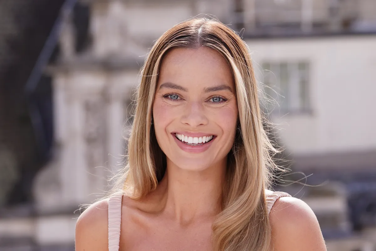 Margot Robbie üvöltő szelek A Big Bold Beautiful Journey photocall - London