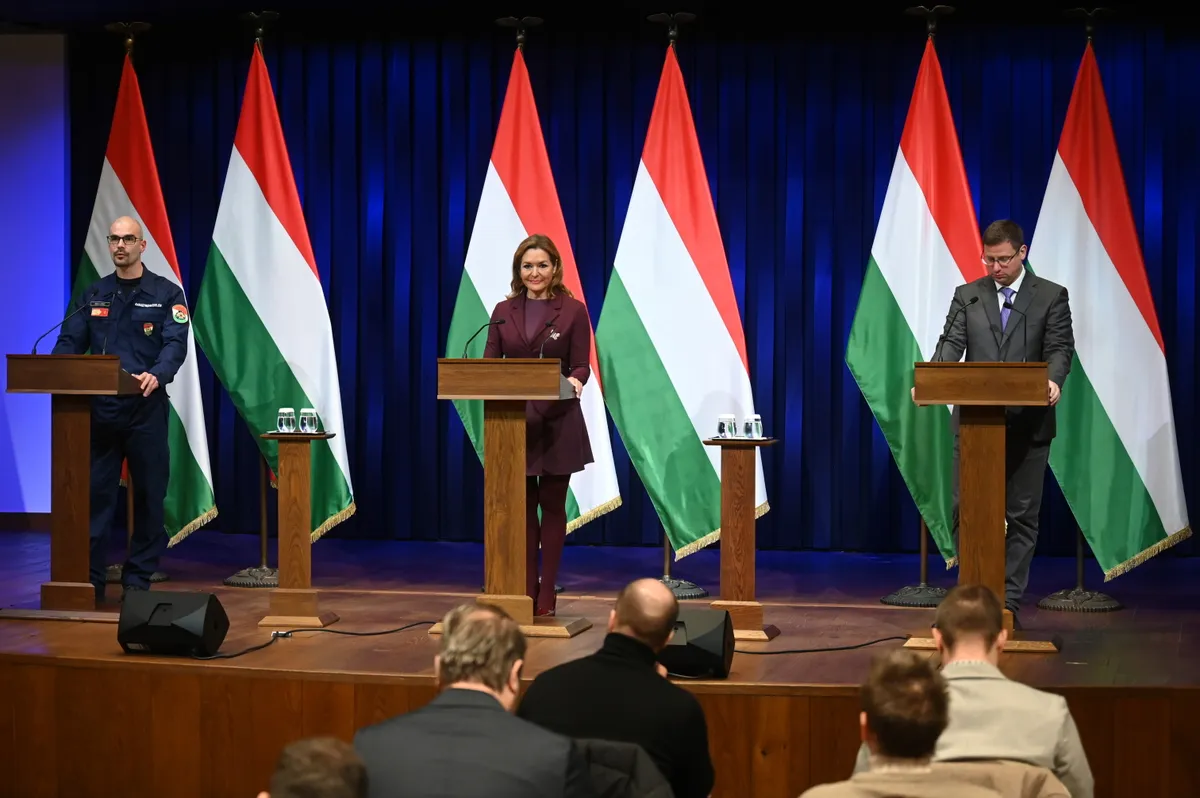 GULYÁS Gergely; MUKICS Dániel; VITÁLYOS Eszter