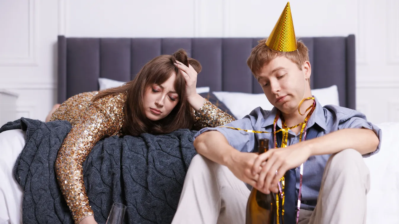 Másnaposság ellen küzdő fiatalok