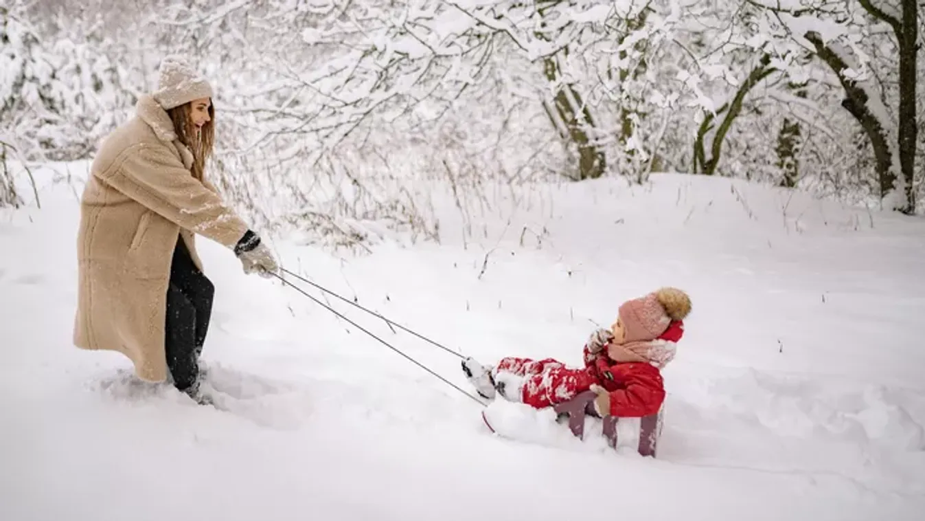 Megőrültek a magyarok, hogy tíz év után újra leesett a hó!