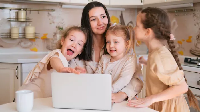 Közleményt adott ki a NAV az édesanyák adómentességéről