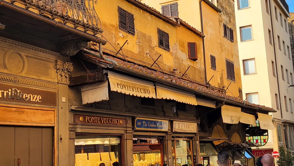 A firenzei Ponte Vecchio kis aranyüzletei.