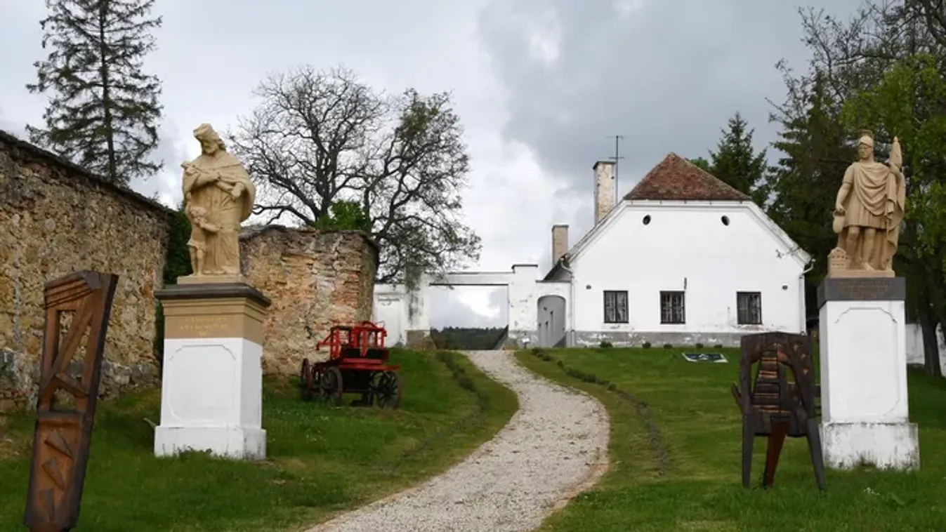 Bakonyi időutazás egy mesebeli faluban: ezért különleges élmény kirándulni Magyarpolányban