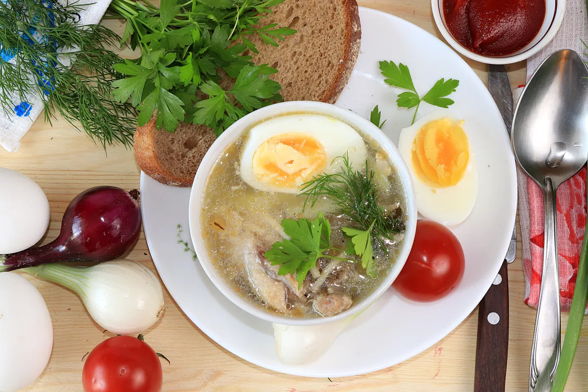 Sertéshús recept: füstölt tarjás kocsonya főtt tojással.