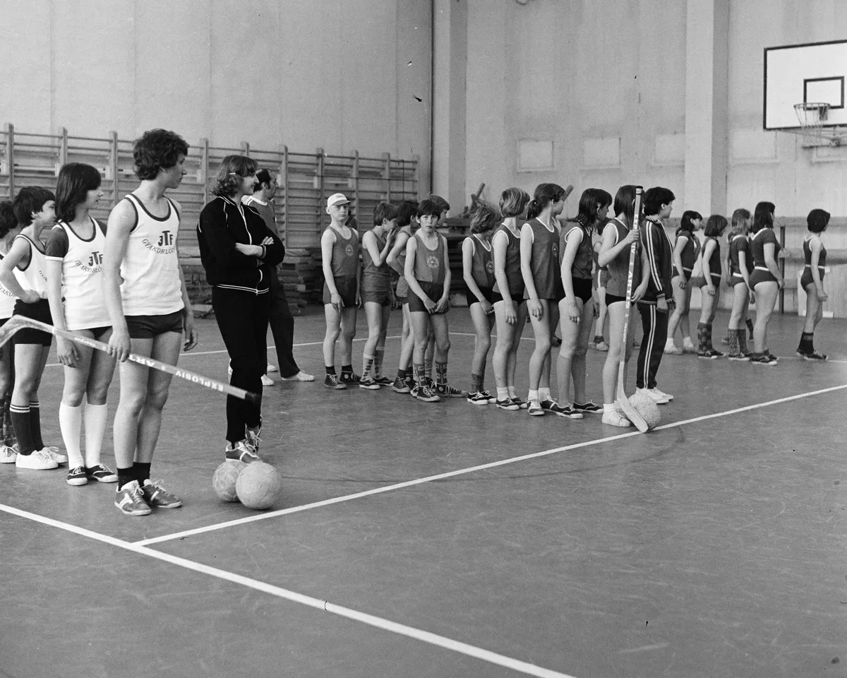 Magyar sport kvízben szereplő kép egy jászberényi tornaóráról 1975-ben