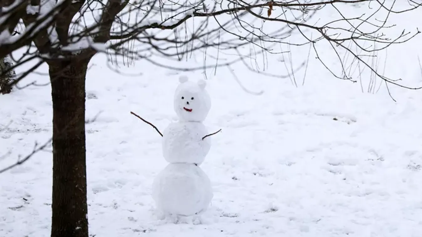 Továbbra sem enyhül a havazás: az időjárás előrejelzés szerint akár több centiméter hó is eshet