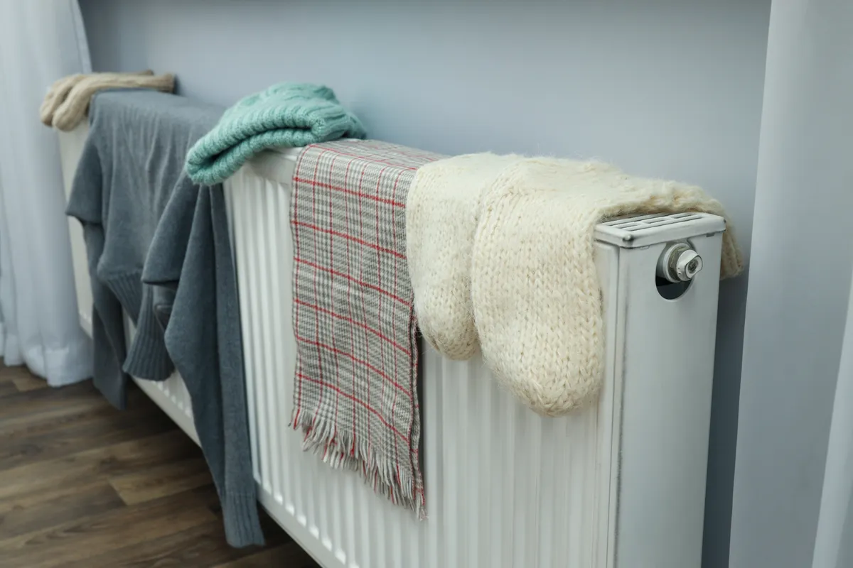 Beltéri ruhaszárítás a radiátoron