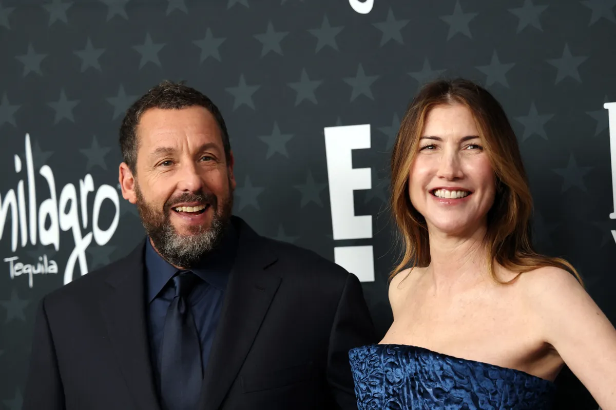 ckie ragyogott, Adam Sandler viszont úgy festett mellette, mint aki most esett ki az ágyból