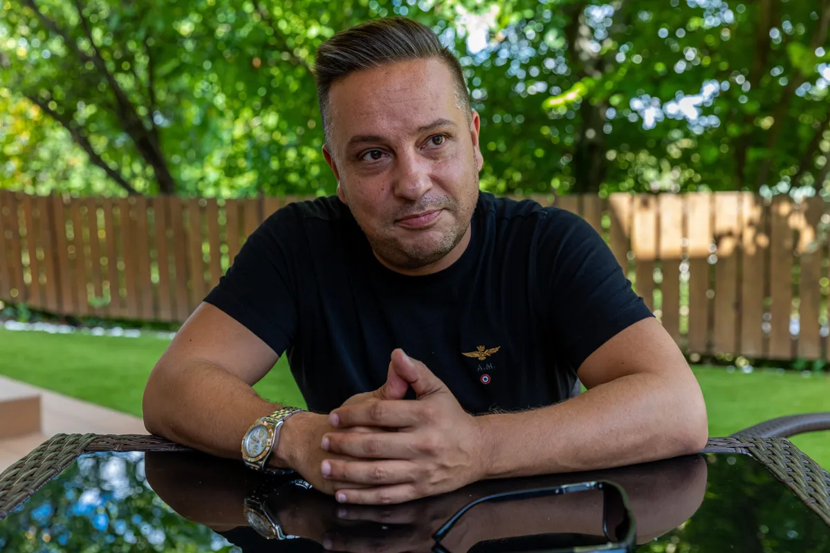 L.L. Junior 44 éves lett