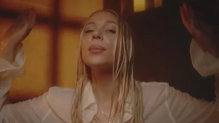 Miss Mood vérző orral jelentkezett be – aggódnak a rajongók