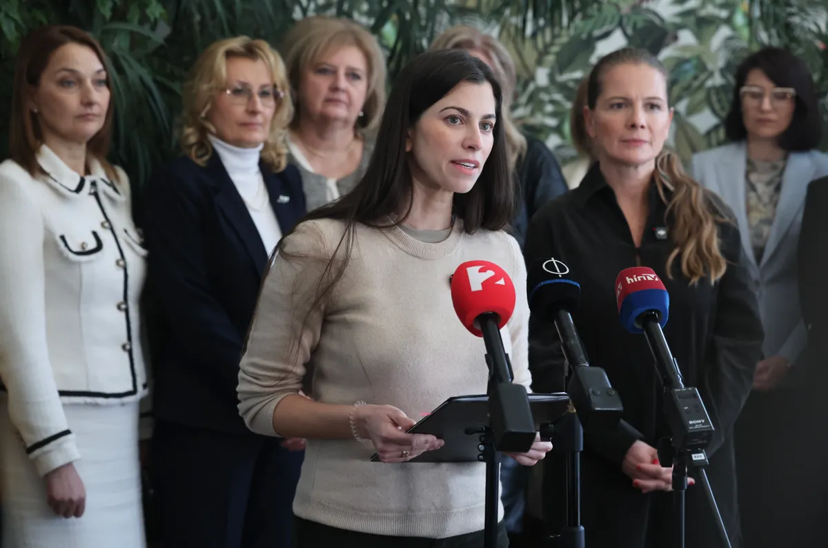 Szentkirályi Alexandra a háborúellenes petíció egyik fő szóvívője.