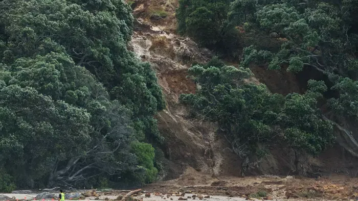 Gyerekek is eltűnhettek a földcsuszamlás után