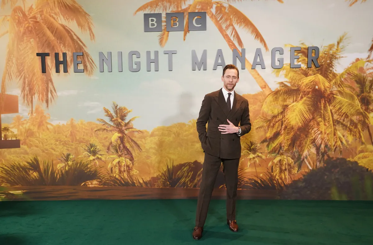 Tom Hiddleston az Éjszakai szolgálat második évadának premierjén.