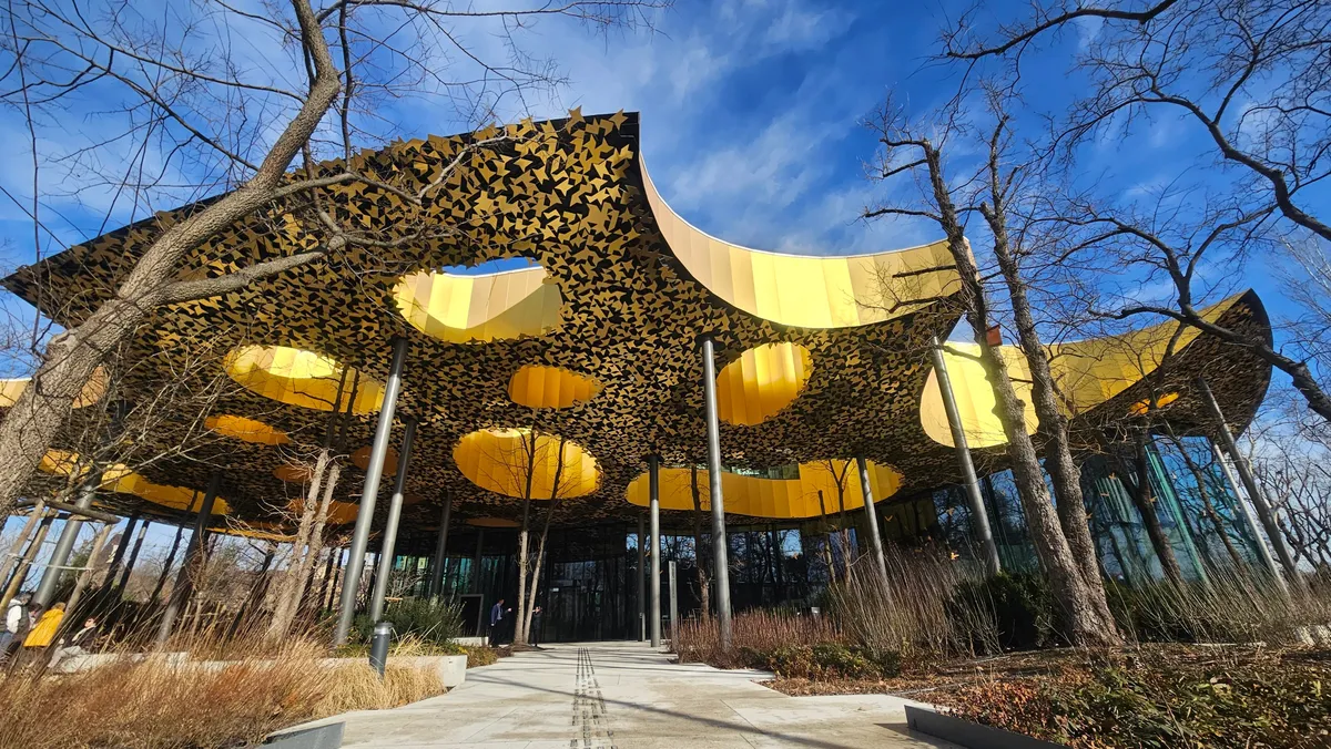 A Magyar Zene Háza kívülről egy téli napon.