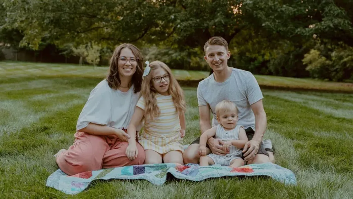 "Már csak halvány árnyéka annak, aki egykor volt" – kislánya után a kisfiát is elrabolja egy édesanyától a gyermekkori demencia