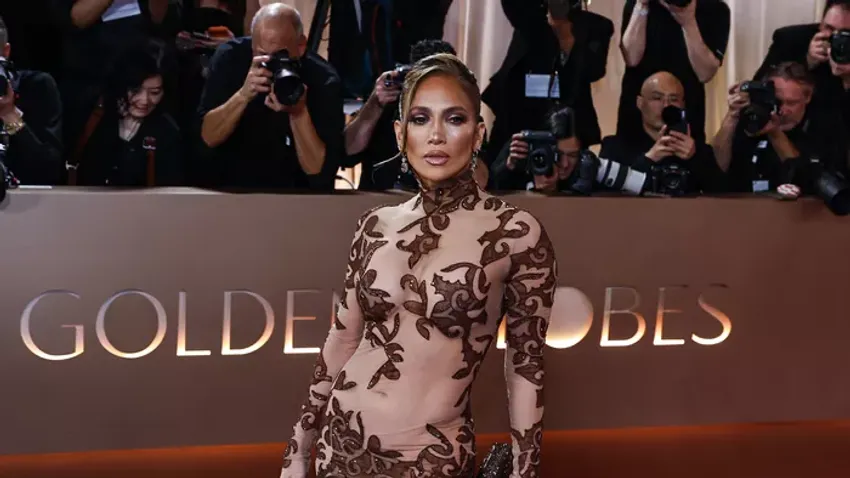 Kivillanó keblek, meghökknető meztelenkedések: Íme, a 2026-os Golden Globe legdurvább dresszei