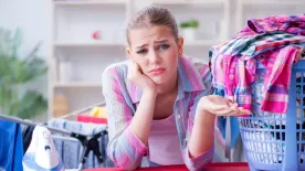 Itt a segítség, ha te is utálsz vasalni: 3 pofonegyszerű tipp a gyűrődésmentes ruhákért