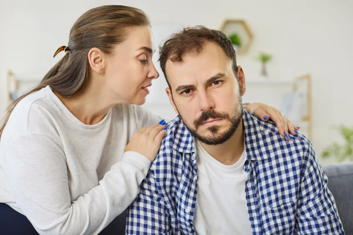 A párján manipulációt alkalmazó nő.