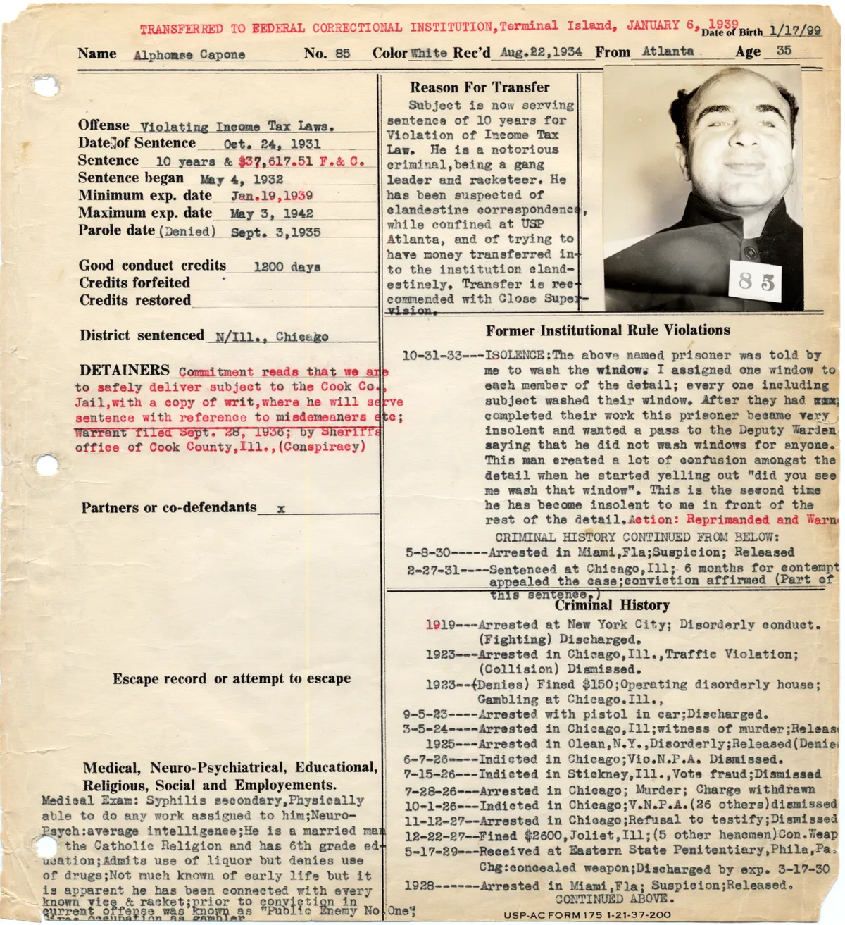 Al Capone fogvatartotti aktája az Alcatraz börtönből.