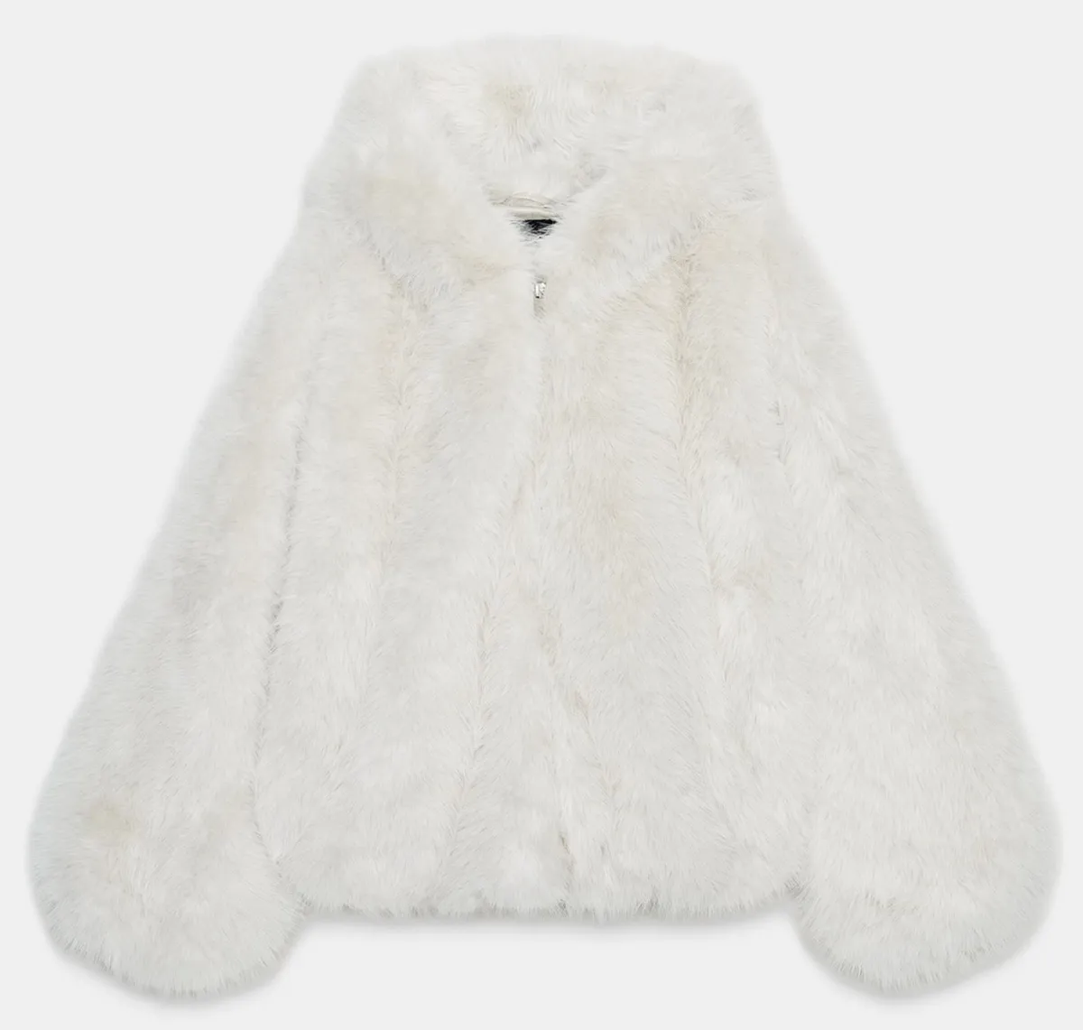 Cloud Dancer: fehér műszőrme kabát.