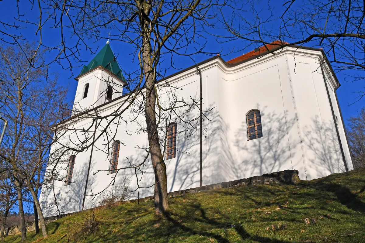 A magyarpolányi római katolikus templom.
