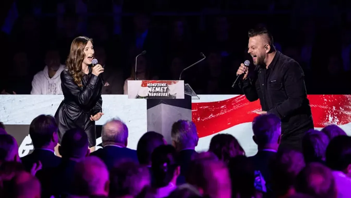 Gudics Máté és Tóth Abigél óriásit énekelt a Háborúellenes Gyűlés színpadán!