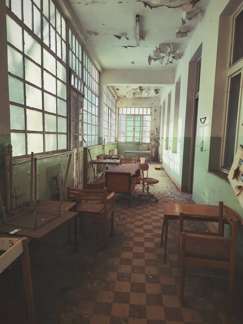 A folyosókon valaha betegek várakoztak.