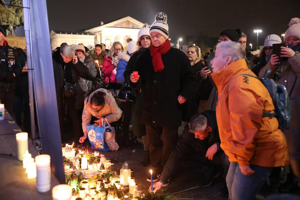 Gyertyagyújtás Fenyő Miklósért