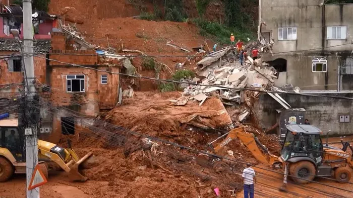 Több mint 20 ember vesztette életét földcsuszamlásban