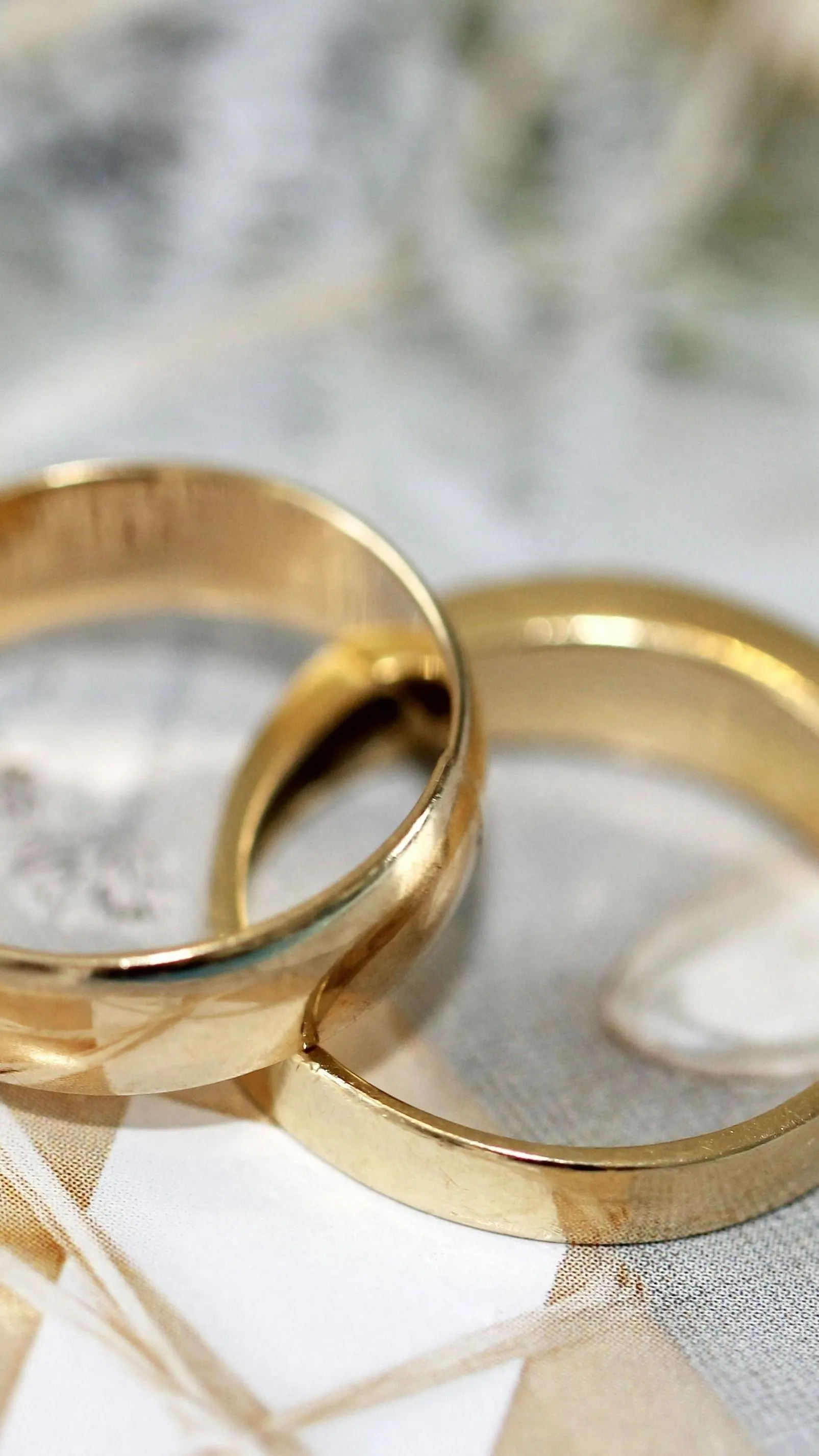 Egy házaspár tagjai megtudták, hogy egymás testvérei