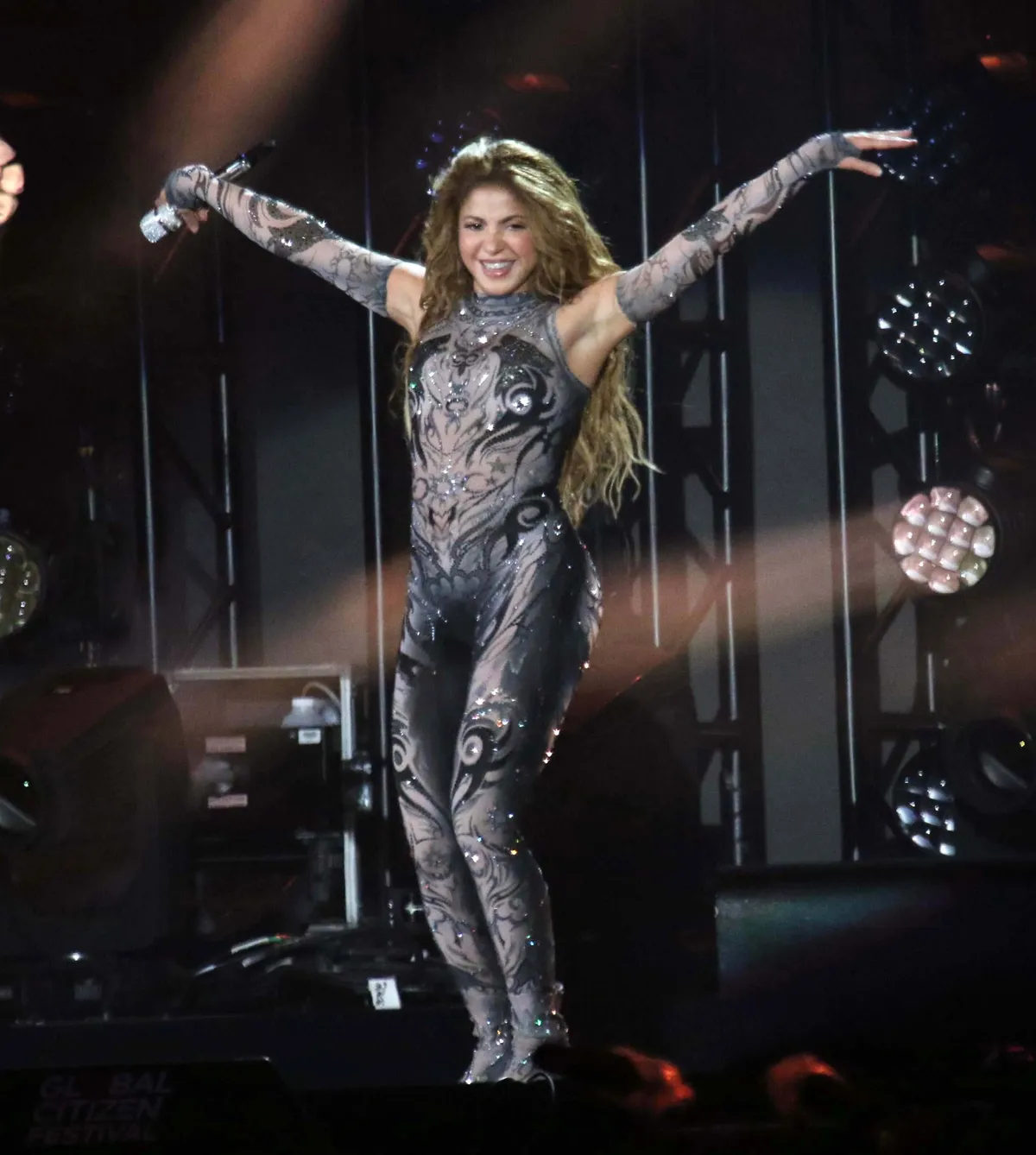 Shakira épp a Las Mujeres Ya No Lloran World elnevezésű turnéján járja végig a koncertállomásokat