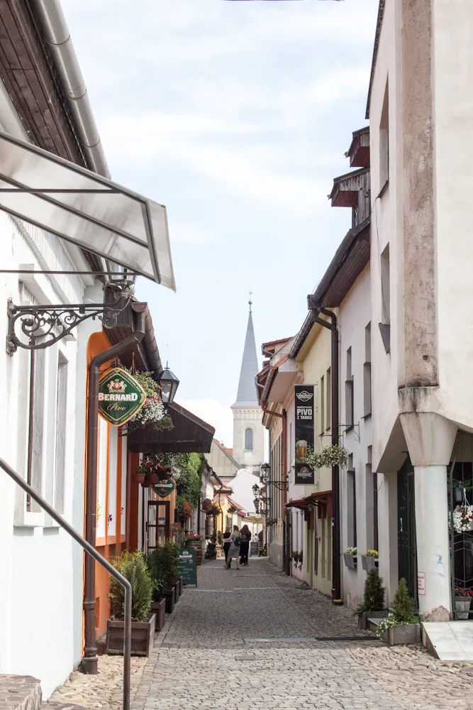 A Fazekasok utcája a régmúlt időkbe repíti vissza az embert hangulatával.
