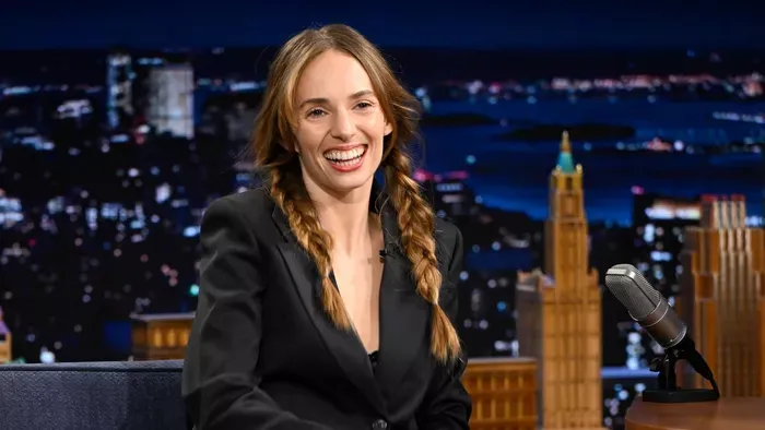 Férjhez ment a Strager Things sztárja, Maya Hawk - Fotó