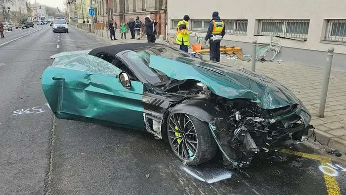 Buszmegállóban gázolták halálra egy nőt Győrben