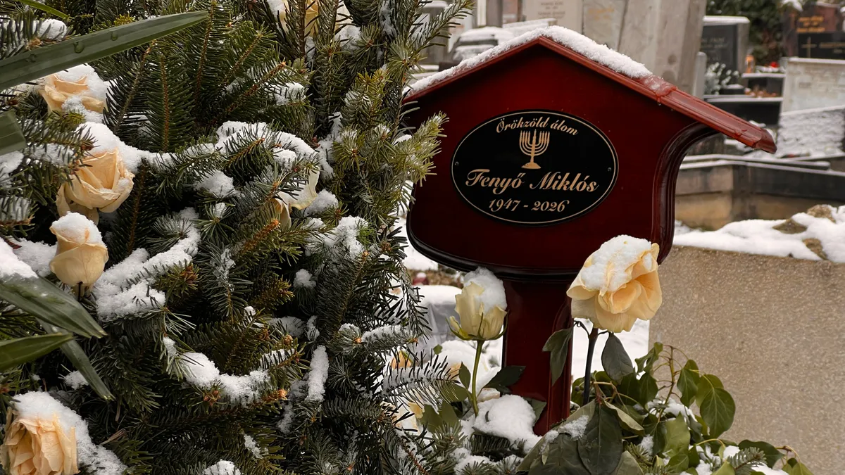 
Így néz ki most Fenyő Miklós sírja