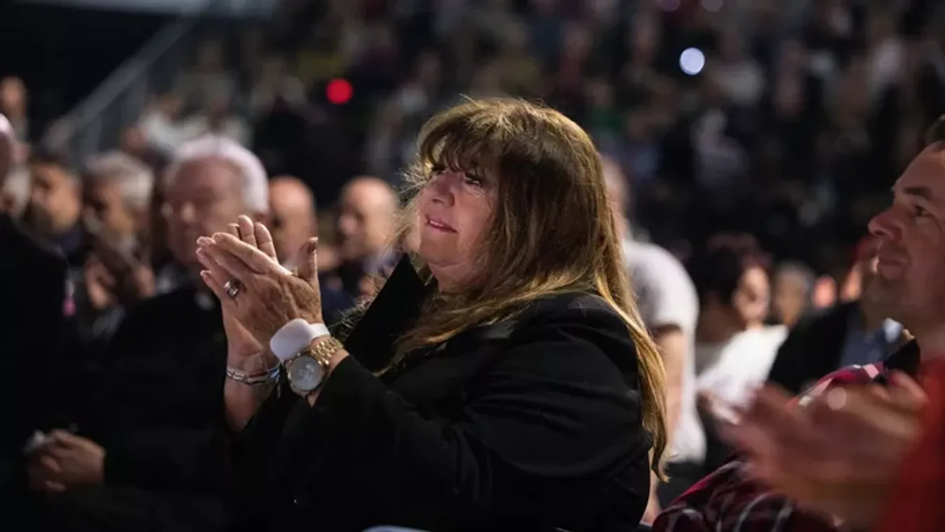 Zalatnay Cini: „Maradok a biztos választás mellett”