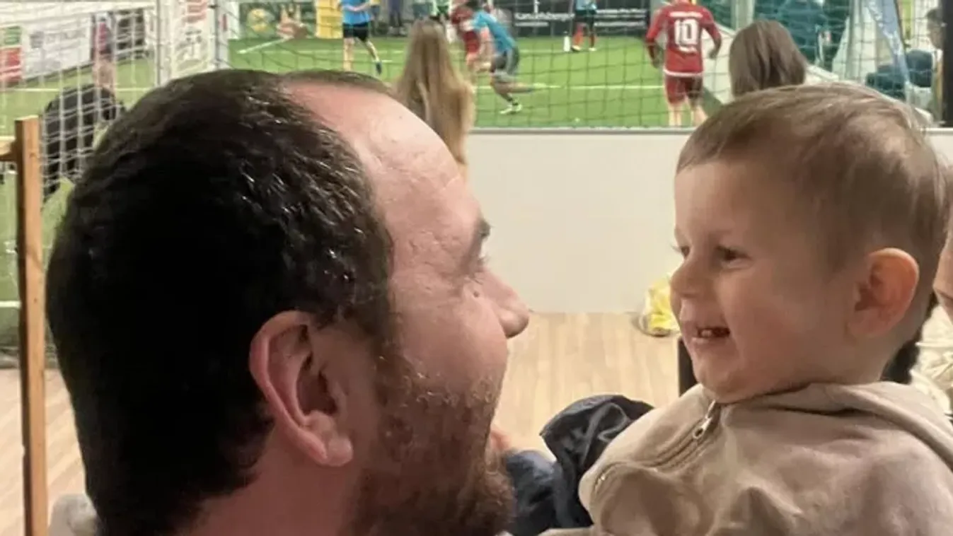 Halálos kórral küzdő kisfiúért fociztak – 1,3 milliárd jelenthet új életet Alexnek