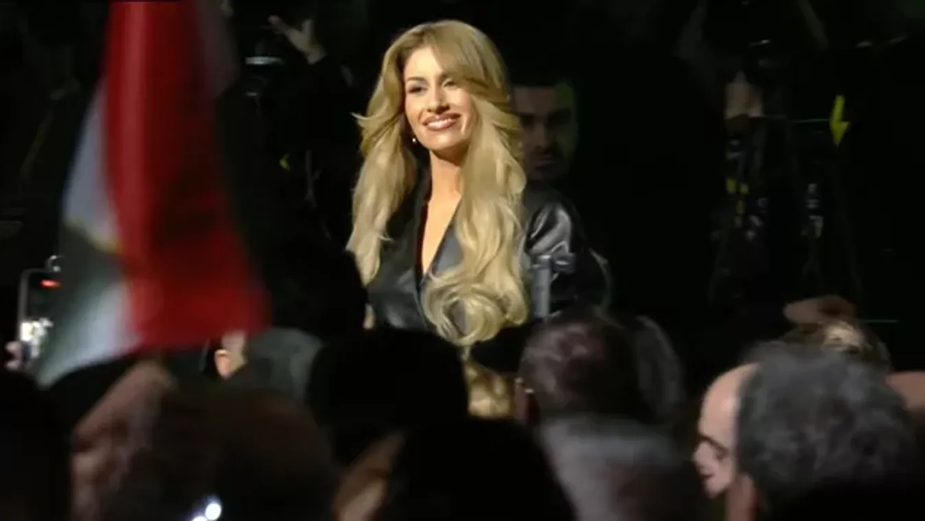 Hihetetlenül megváltozott Radics Gigi: így tündökölt a színpadon a Háborúellenes gyűlésen