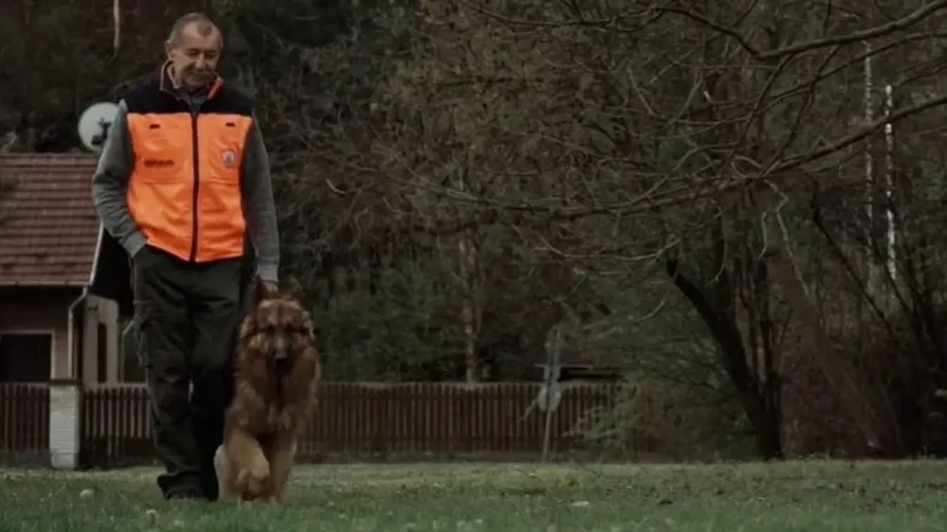 Szívszorító felvétel került nyilvánosságra Lehoczki Lászlóról - Hang nélkül is megértette kutyája, Hope